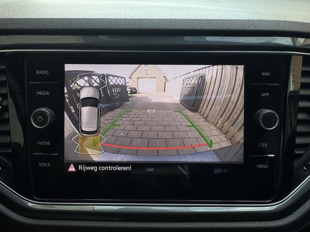 Volkswagen T-Roc 1.5 TSI 150pk DSG R-line Panoramadak VirtualCockpit ACC Carplay Sportstoelen Camera 18" Pdc