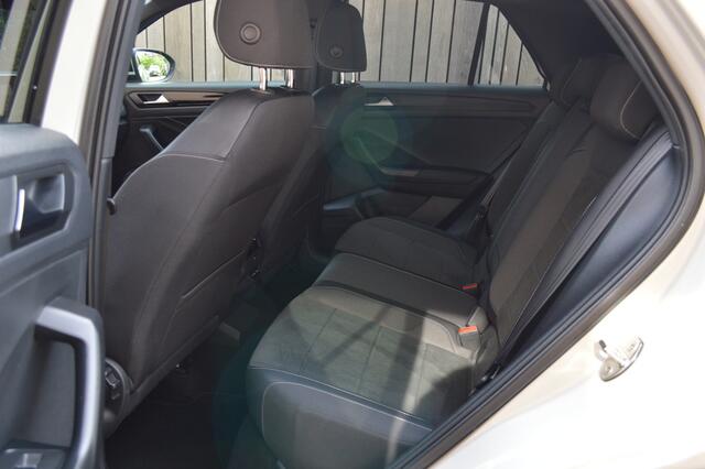 Volkswagen T-Roc 1.5 TSI R-Line DSG Led Virtual Acc Camera CarPlay Pdc