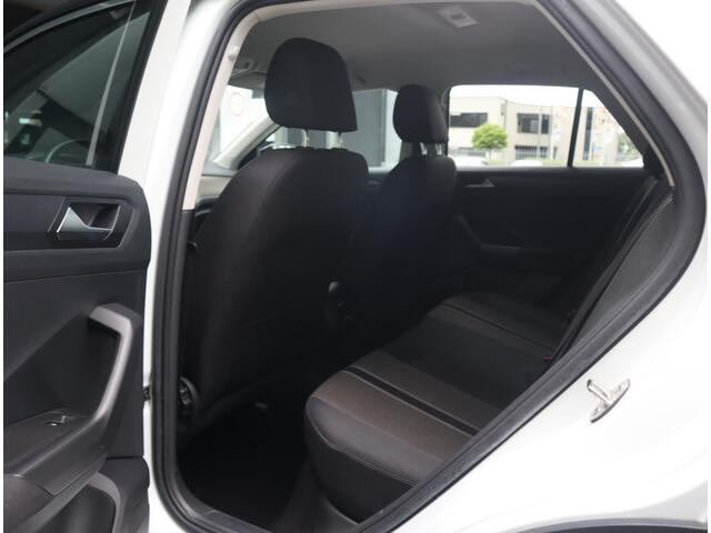 Volkswagen T-Roc 1.5 TSI Style Navi / Clima / Handgesch / Dealer onderhouden BTW AUTO / 1e eigenaar / 150PK!