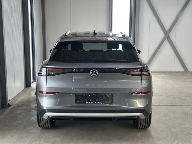 Volkswagen T-Roc 1.5 eTsi 150 pk Life First Edition | Comfort | Camera | Trekhaak |