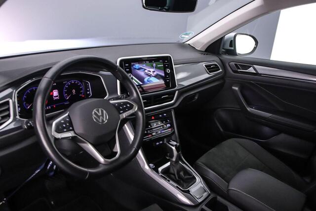 Volkswagen T-Roc Style 1.5 TSI 150pk DSG Automaat Adaptive cruise control, Achteruitrijcamera, Stoelverwarming, Parkeersensoren, Elektrische achterklep, LED koplampen, App connect