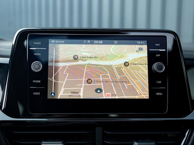 Volkswagen T-Roc 1.5 TSI R-Line Business+ | Panodak | Trekhaak afnb. | IQ Light | Side Assist | Keyless | Camera | Prijs Rijklaar!!
