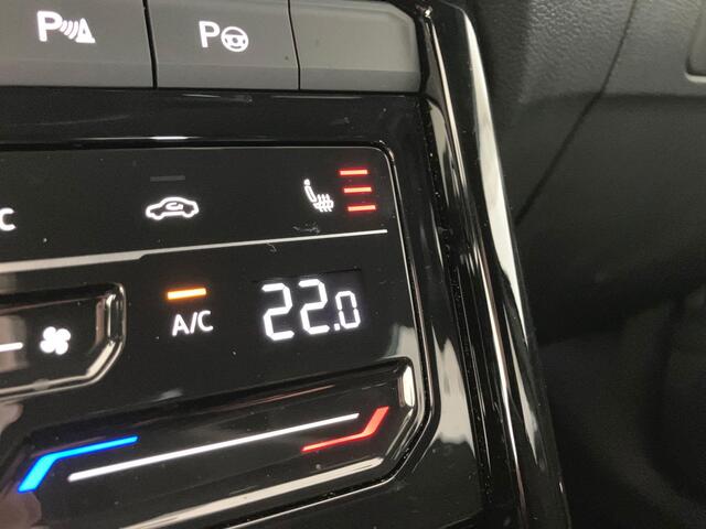 Volkswagen T-Roc 1.5TSI/150PK R-Line DSG · Trekhaak · Navigatie · Camera + Parkeersensoren · Stoelverwarming · Apple/Android Car Play · Garantie t/m 17-04-2027