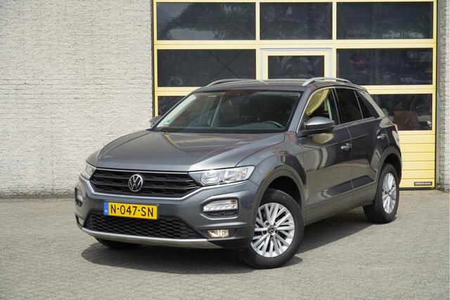 Volkswagen T-Roc 1.5 TSI 150PK! Automaat Style Business BJ2022 Lmv 16" | Led | Pdc | Elek. achterklep | Achteruitrijcamera | App-Connect | Navi | Virtual cockpit | Climate control | Cruise control | Extra getint glas
