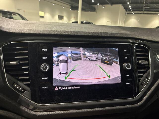 Volkswagen T-Roc 1.5 TSI 150pk DSG Sport · Camera · Apple/Android Car Play · Stoelverwarming · Info Active Display ·
