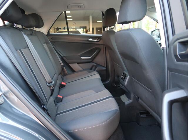Volkswagen T-Roc 1.0 TSI Style Executive | Camera | Trekhaak | Climate Control |