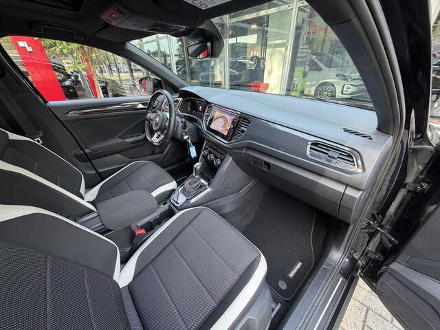 Volkswagen T-Roc 1.5 TSI 150PK AUT. *!* SPORT *!* PANODAK/ RADAR/ 18 INCH/ CAMERA/ CARPLAY *!*