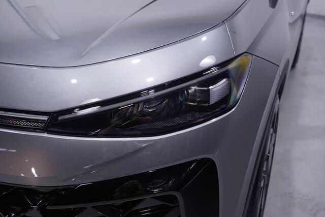 Volkswagen T-Roc R-Line First Edition IQ.light Apple Carplay Black style Stoel-/stuur verwarming 19 Inch Camera R-Line interieur