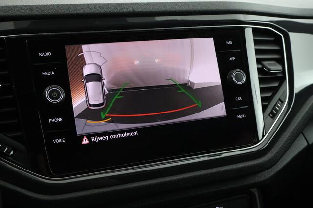 Volkswagen T-Roc 1.5 TSI 150pk DSG 2x R-Line Trekhaak Camera Stoelverwarming Beats Panoramadak Navigatie