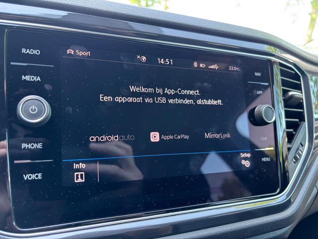 Volkswagen T-Roc 1.0 TSI Sport | Apple Carplay | Leer | Stoelverwarming | Achterruitrijcamera | Adaptieve Cruise