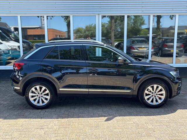 Volkswagen T-Roc 1.0 TSI Sport | Apple Carplay | Leer | Stoelverwarming | Achterruitrijcamera | Adaptieve Cruise