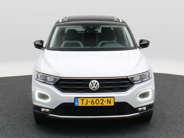 Volkswagen T-Roc 1.5 TSi Sport 150 Pk | Trekhaak | Adaptive Cruise | Camera | CarPlay | Panorama dak | 17 Inch | 159.197 Km !!