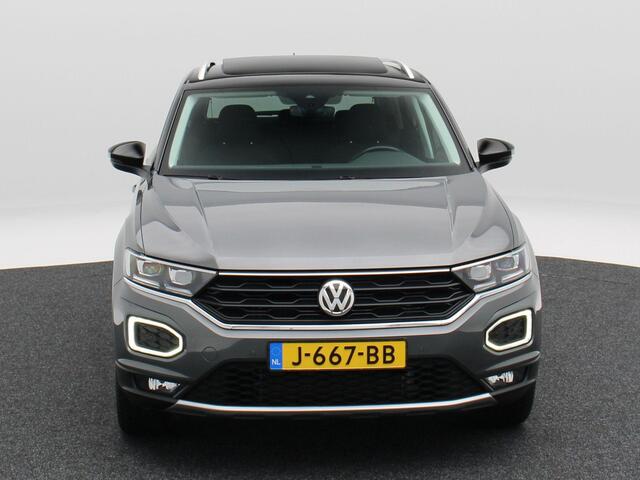 Volkswagen T-Roc 1.5 TSi 150 Pk Style | Trekhaak | Panorama dak | Adaptive Cruise | Parkeersensoren | Climatronic | CarPlay | 18 Inch | 49.300 Km !!