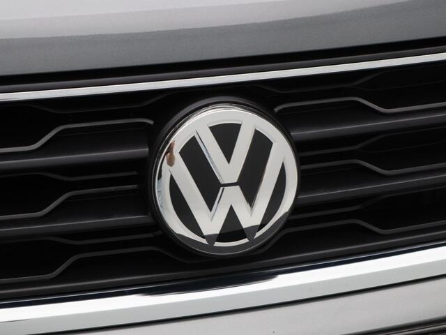 Volkswagen T-Roc 1.5 TSi 150 Pk Style | Trekhaak | Panorama dak | Adaptive Cruise | Parkeersensoren | Climatronic | CarPlay | 18 Inch | 49.300 Km !!