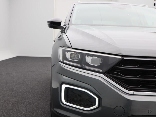 Volkswagen T-Roc 1.0 TSi 115 Pk Style | Stoel/Stuurverwarming | Adaptive Cruise | Panorama dak | Trekhaak | Camera | Climatronic | CarPlay | 17 Inch | 73.436 Km !!