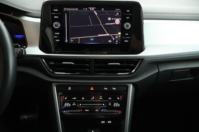 Volkswagen T-Roc 1.5 TSI 150pk DSG Life Edition Trekhaak Camera Stoelverwarming Keyless Navigatie
