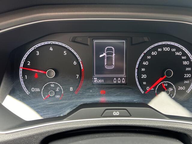 Volkswagen T-Roc 1.0 TSI Style / CAMERA/ PARK. SENSOREN/ ADAPT. CRUISE/ NAVI/ AIRCO/ 17" LMV