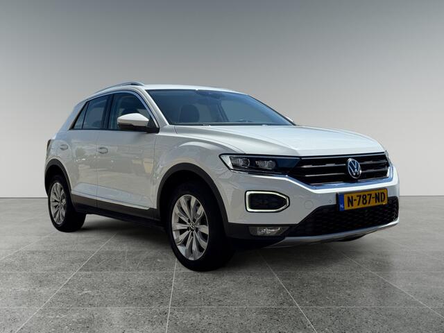 Volkswagen T-Roc 1.5 150pk TSI Sport Winterpakket | Navigatie 'Discover Media' | Achteruitrijcamera (Rear View)