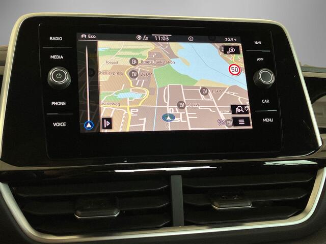 Volkswagen T-Roc 1.5eTSI/150PK R-Line DSG · Navigatie · Apple/Android Car Play · Trekhaak · Stoelverwarming · Garantie t/m 02-07-2027