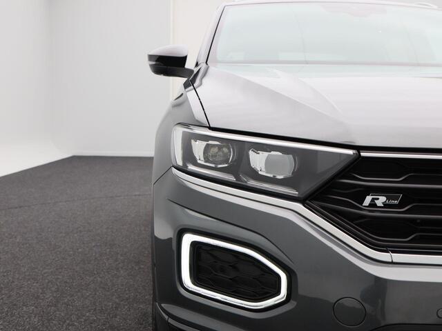 Volkswagen T-Roc 1.5 TSi 150 Pk Automaat R line | Trekhaak | Stoelverwarming | Panorama dak | Camera | Adaptive Cruise | Climatronic | Carplay | 19 Inch | 58.509 Km !!