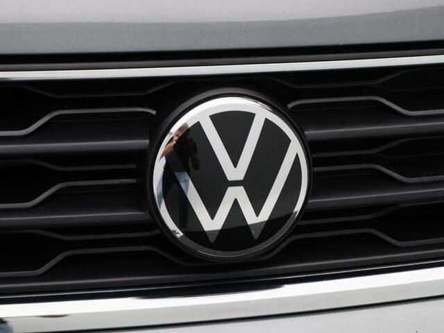Volkswagen T-Roc 1.5 TSi 150 Pk Automaat R line | Trekhaak | Stoelverwarming | Panorama dak | Camera | Adaptive Cruise | Climatronic | Carplay | 19 Inch | 58.509 Km !!