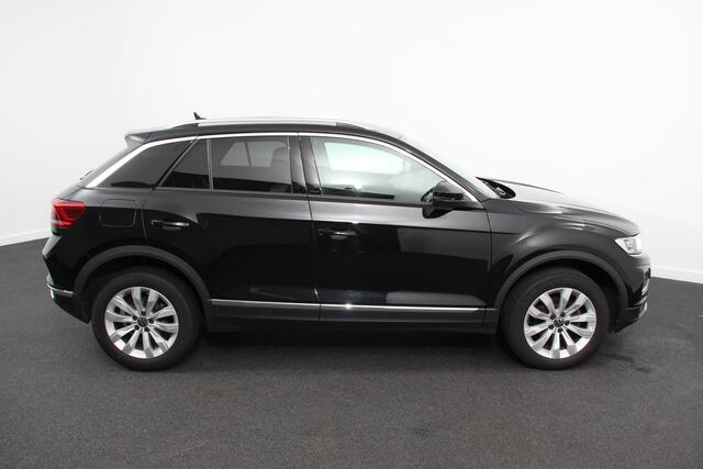 Volkswagen T-Roc 1.5 TSI DSG Sport 150 PK Navigatie Apple Carplay/Android Auto Climate Control Camera Adaptive Cruise Control Electrisch bedienbare achterklep