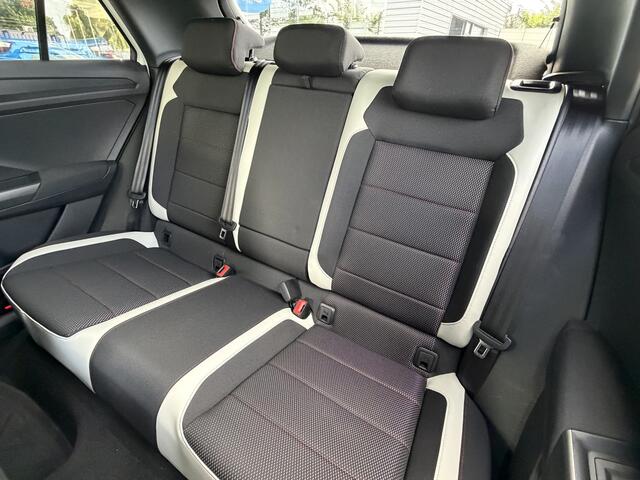 Volkswagen T-Roc 1.5 TSI R-LINE | PANO | LED | Adaptive CC | Camera | Winter-pakket | LED |Key-less | Interesse, Proefrit? Bel of app met: 06-24 28 28 42 / 06-42130156