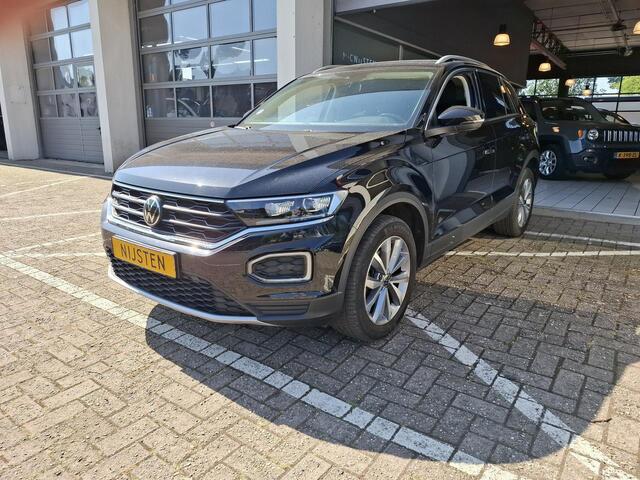 Volkswagen T-Roc 1.5 TSI Navi, Trekhaak, ACC, Camera