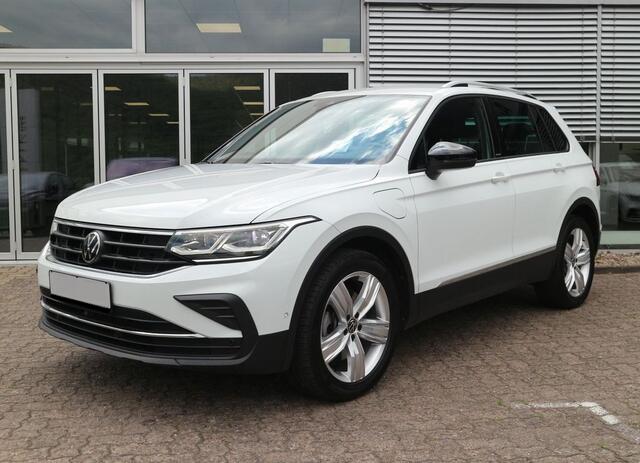 Volkswagen TIGUAN 1.4 TSI eHybrid ACC Trekhaak Matrix LED Head-Up Camera 19 Inch Stoelverwarming