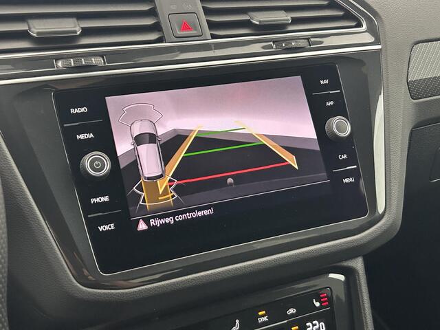 Volkswagen TIGUAN 1.4 TSI 245pk eHybrid R-Line Business+ Black Style Trekhaak Camera Panoramadak Keyless Stoelverwarming Virtual Cockpit Navigatie