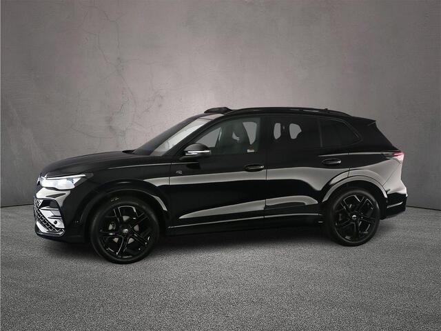 Volkswagen TIGUAN R-Line Edition 1.5 eTSI 150pk DSG Automaat Trekhaak, Panoramadak, Black Style, Harman Kardon audio, Adaptive cruise control, Elektrische achterklep, 360 camera