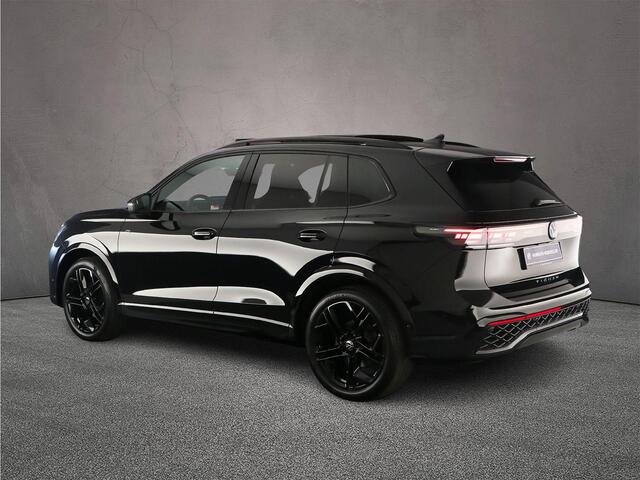 Volkswagen TIGUAN R-Line Edition 1.5 eTSI 150pk DSG Automaat Trekhaak, Panoramadak, Black Style, Harman Kardon audio, Adaptive cruise control, Elektrische achterklep, 360 camera