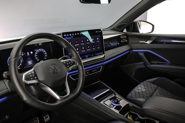 Volkswagen TIGUAN R-Line Edition 1.5 eTSI 150pk DSG Automaat Trekhaak, Panoramadak, Black Style, Harman Kardon audio, Adaptive cruise control, Elektrische achterklep, 360 camera