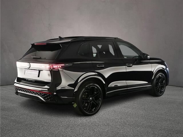 Volkswagen TIGUAN R-Line Edition 1.5 eTSI 150pk DSG Automaat Trekhaak, Panoramadak, Black Style, Harman Kardon audio, Adaptive cruise control, Elektrische achterklep, 360 camera