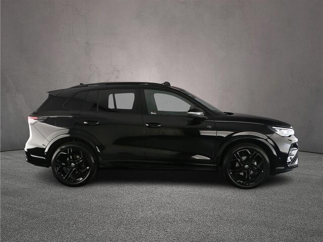 Volkswagen TIGUAN R-Line Edition 1.5 eTSI 150pk DSG Automaat Trekhaak, Panoramadak, Black Style, Harman Kardon audio, Adaptive cruise control, Elektrische achterklep, 360 camera