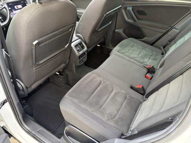 Volkswagen TIGUAN 1.4 TSI Comfortline Business R / R-LINE / PANORAMADAK / CRUISE / STOELVERWARMING