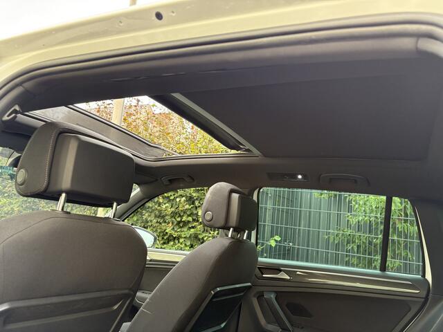 Volkswagen TIGUAN 1.4 TSI Comfortline Business R / R-LINE / PANORAMADAK / CRUISE / STOELVERWARMING