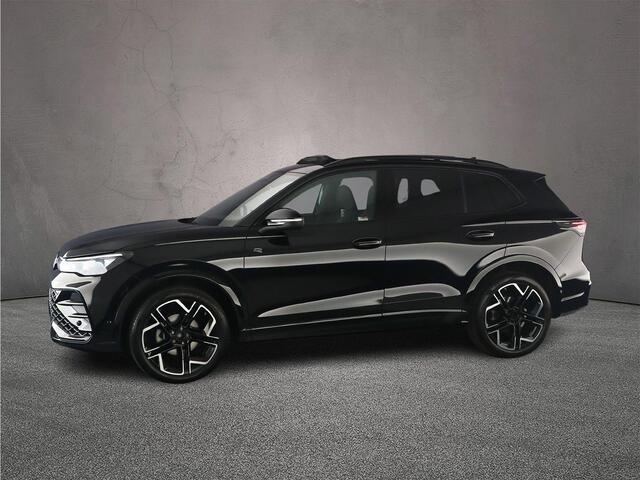 Volkswagen TIGUAN R-Line Edition 1.5 eTSI 150pk DSG Automaat Trekhaak, Panoramadak, Black Style, Adaptive cruise control, Elektrische achterklep, 360 camera, Achteruitrijcamera