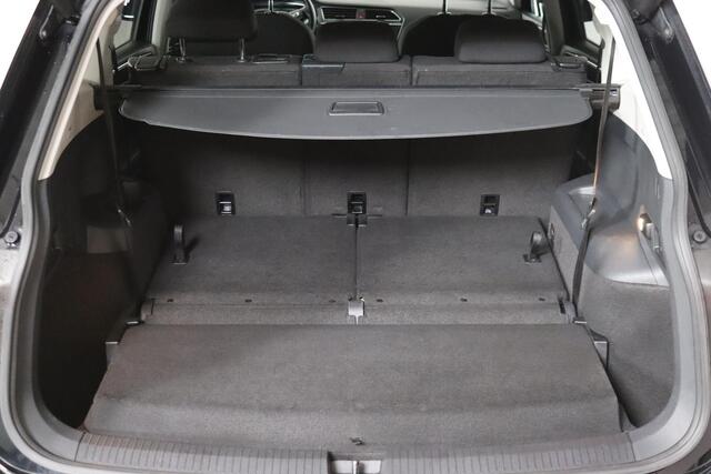 Volkswagen TIGUAN Allspace 1.5 TSI Highline 7-Persoons ACC, Trekhaak, Achteruitrijcamera, Apple carplay Andriod auto,