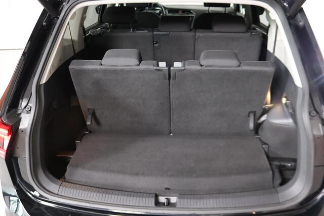 Volkswagen TIGUAN Allspace 1.5 TSI Highline 7-Persoons ACC, Trekhaak, Achteruitrijcamera, Apple carplay Andriod auto,