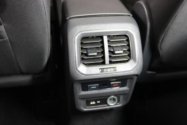 Volkswagen TIGUAN Allspace 1.5 TSI Highline 7-Persoons ACC, Trekhaak, Achteruitrijcamera, Apple carplay Andriod auto,