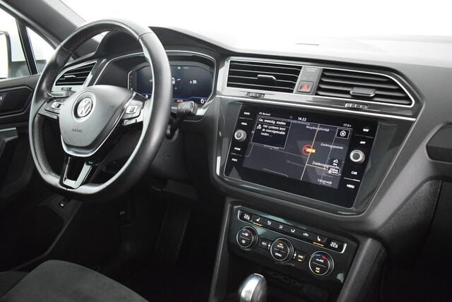 Volkswagen TIGUAN 1.5 TSI 150pk DSG ACT R-Line Highline Virtual Cockpit Stoelverwarming Keyless Panoramadak Navigatie