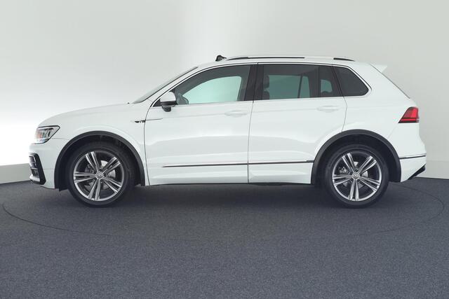 Volkswagen TIGUAN 1.5 TSI 150pk DSG ACT R-Line Highline Virtual Cockpit Stoelverwarming Keyless Panoramadak Navigatie