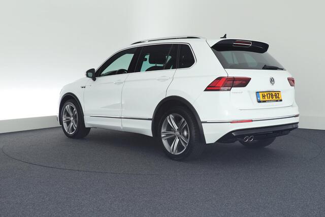 Volkswagen TIGUAN 1.5 TSI 150pk DSG ACT R-Line Highline Virtual Cockpit Stoelverwarming Keyless Panoramadak Navigatie