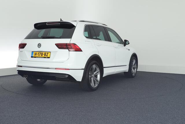 Volkswagen TIGUAN 1.5 TSI 150pk DSG ACT R-Line Highline Virtual Cockpit Stoelverwarming Keyless Panoramadak Navigatie