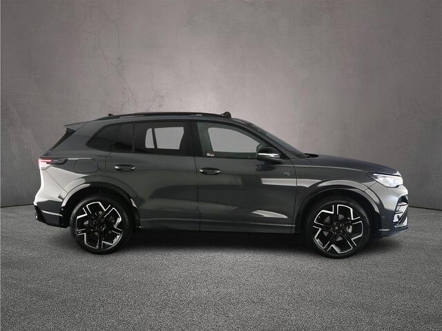 Volkswagen TIGUAN R-Line Edition 1.5 eTSI 150pk DSG Automaat Trekhaak, Panoramadak, LED matrix koplampen, Adaptive cruise control, Elektrische achterklep, Achteruitrijcamera