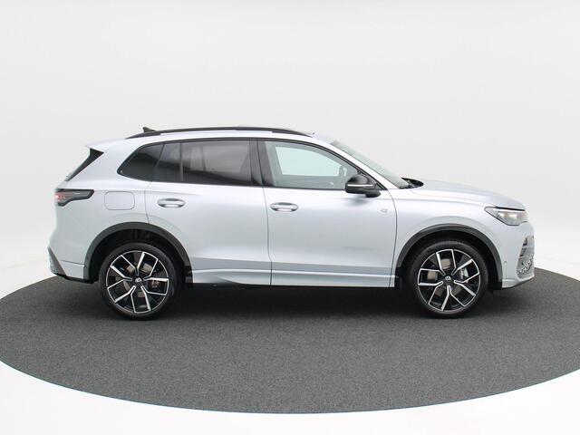 Volkswagen TIGUAN 1.5 272 Pk eHybrid R-Line Edition | Black Style | Trekhaak | 360 Camera | Full LED | Panorama Dak | Carplay | Harman Kardon | Head Up | 20 Inch