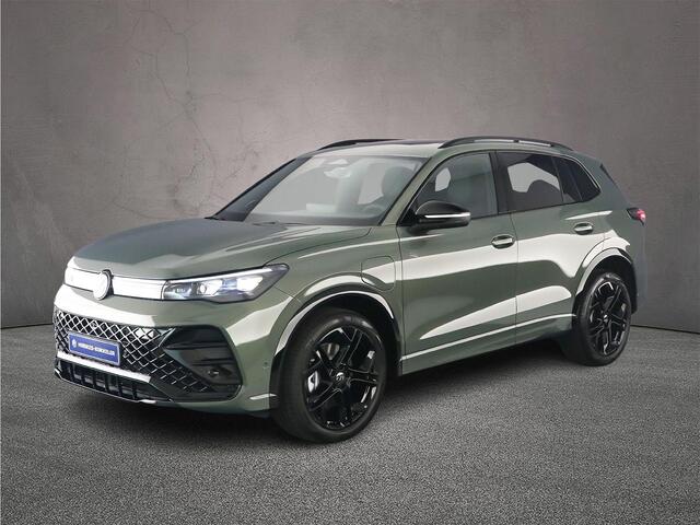 Volkswagen TIGUAN R-Line Edition 1.5 TSI eHybrid 272pk DSG Automaat Trekhaak, Black Style, Panoramadak, Navigatie, Adaptive cruise control, 360 camera, LED matrix koplampen