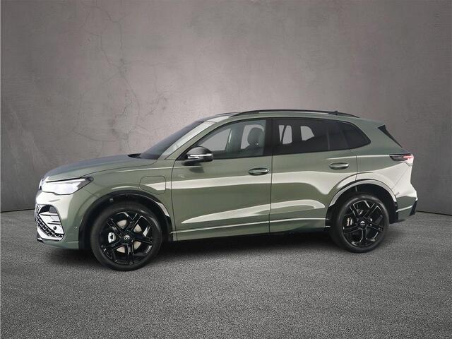 Volkswagen TIGUAN R-Line Edition 1.5 TSI eHybrid 272pk DSG Automaat Trekhaak, Black Style, Panoramadak, Navigatie, Adaptive cruise control, 360 camera, LED matrix koplampen