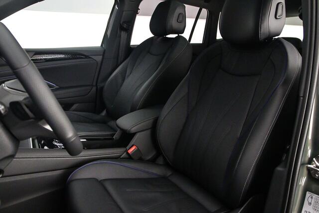 Volkswagen TIGUAN R-Line Edition 1.5 TSI eHybrid 272pk DSG Automaat Trekhaak, Black Style, Panoramadak, Navigatie, Adaptive cruise control, 360 camera, LED matrix koplampen
